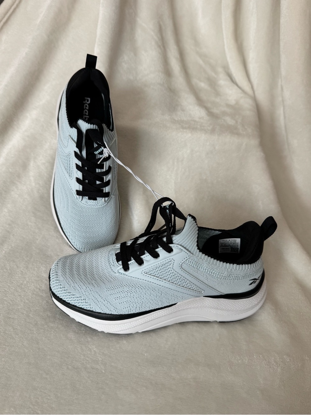 Reebok Women's Slip-On Knit Athletic Sneakers in Light Gray and Black, size 6